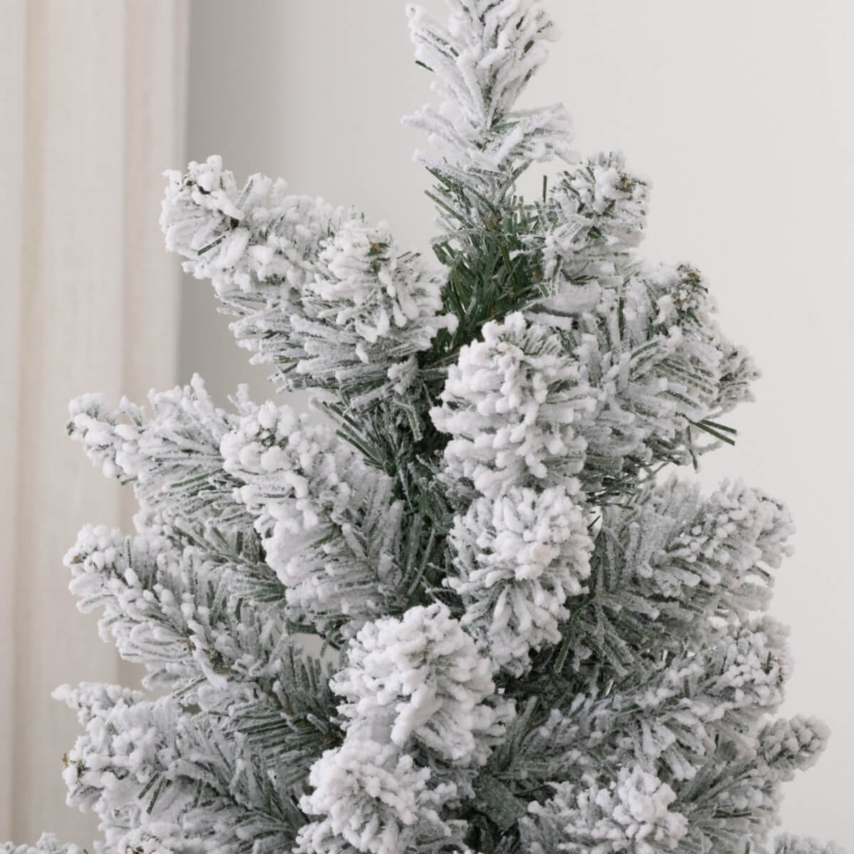 6FT Artificial Snowy Pencil Christmas Tree – Slim White Snow Effect, Space-Saving Holiday Décor