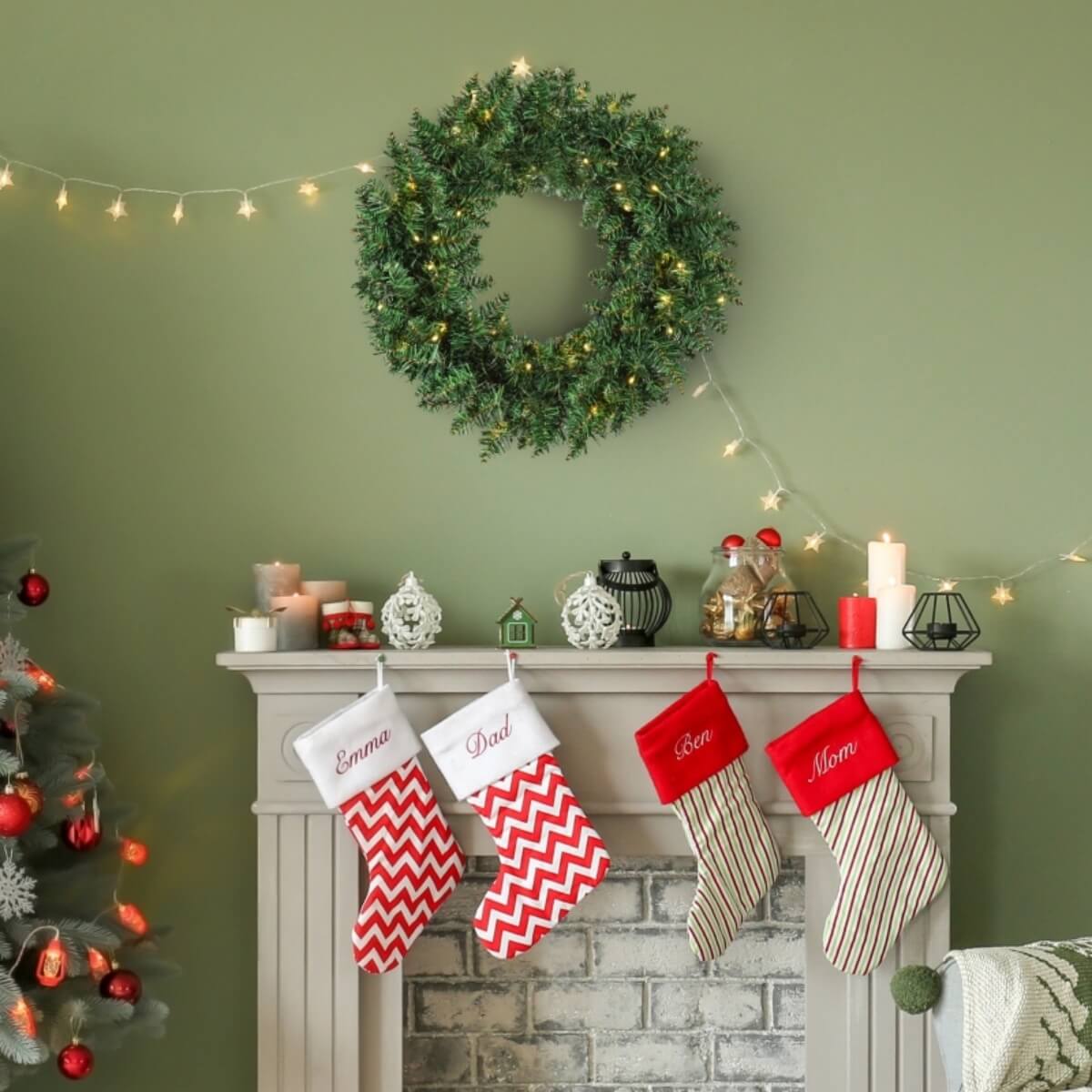 55cm Pre-Lit Christmas Wreath with 50 Warm White LEDs – Artificial Holiday Door Decoration